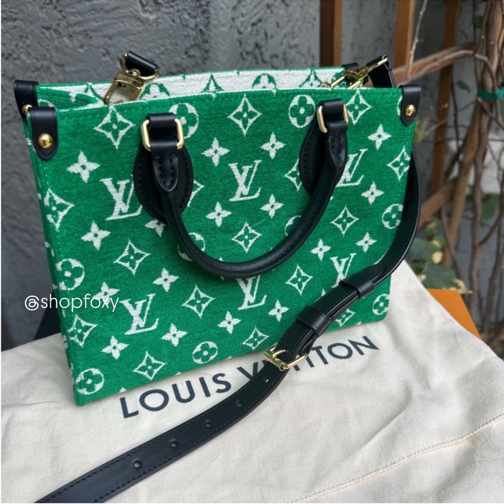 Louis Vuitton Monogram Velvet OnTheGo PM - Picture 3 of 16